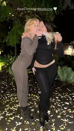 Noah Cyrus OnlyFans Leaked Free Thumbnail Picture - #2FR9YtJI9G