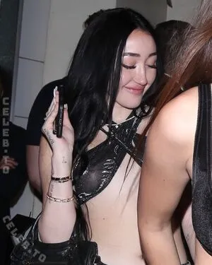 Noah Cyrus OnlyFans Leaked Free Thumbnail Picture - #FBmawTwNSn