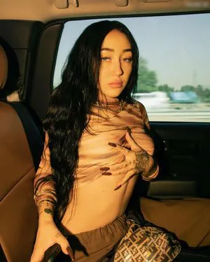 Noah Cyrus OnlyFans Leaked Free Thumbnail Picture - #L6B6OWnxc8