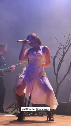 Noah Cyrus OnlyFans Leaked Free Thumbnail Picture - #T9BtKdeQp3