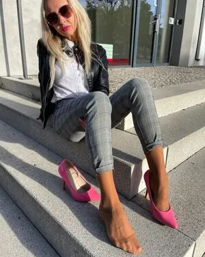 Nylons Czech Lady OnlyFans Leaked Free Thumbnail Picture - #mAAsY7hS11