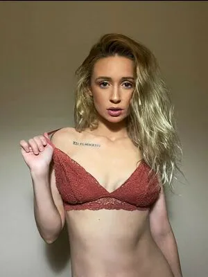 Obey Genevieve OnlyFans Leaked Free Thumbnail Picture - #8nlTV13sjB