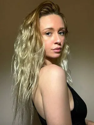 Obey Genevieve OnlyFans Leaked Free Thumbnail Picture - #CgeIFFp9At
