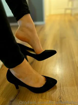 Officialfeetforfun OnlyFans Leaked Free Thumbnail Picture - #ungIbSUGKu