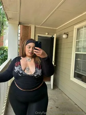 Officialhhoneybee OnlyFans Leaked Free Thumbnail Picture - #UgzxpAXmal