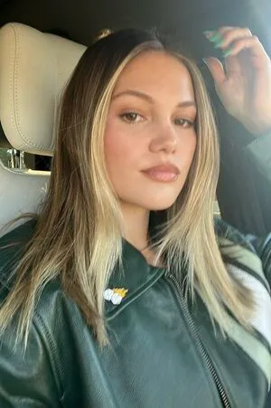 Olivia Holt OnlyFans Leaked Free Thumbnail Picture - #64KNIJNfuk