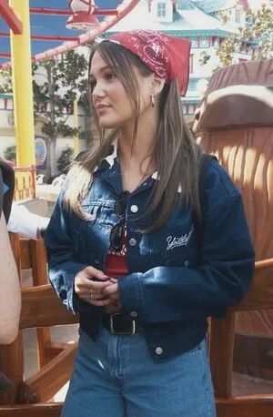 Olivia Holt OnlyFans Leaked Free Thumbnail Picture - #AUPtMaXCk2