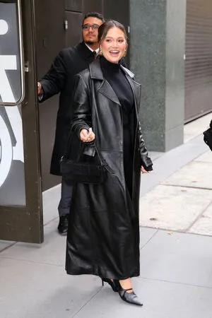 Olivia Holt OnlyFans Leaked Free Thumbnail Picture - #B6yVTsjr23