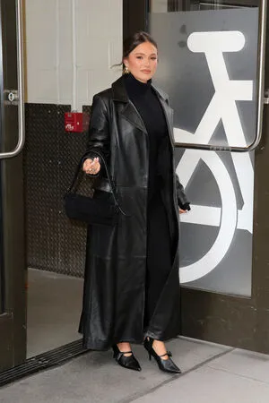 Olivia Holt OnlyFans Leaked Free Thumbnail Picture - #P51mogIpX9