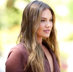 Olivia Holt OnlyFans Leaked Free Thumbnail Picture - #jhKfDeBfTK