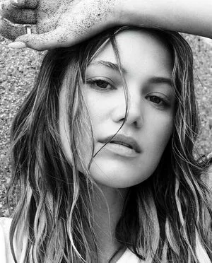 Olivia Holt OnlyFans Leaked Free Thumbnail Picture - #kDRCOIVEi8