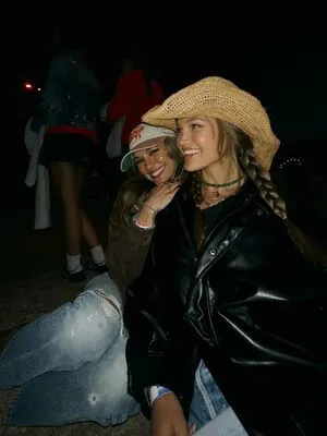 Olivia Holt OnlyFans Leaked Free Thumbnail Picture - #o3KrIFLsJU