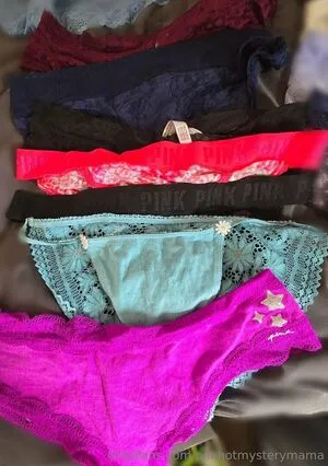 Onehotmysterymama OnlyFans Leaked Free Thumbnail Picture - #RBLlPuFNIn