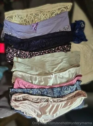 Onehotmysterymama OnlyFans Leaked Free Thumbnail Picture - #ye0LJvF2do
