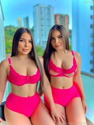 Only Twins Hillary Amp Lesly OnlyFans Leaked Free Thumbnail Picture - #ayAKpj3ZSu