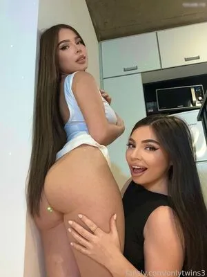 Only Twins Hillary Amp Lesly OnlyFans Leaked Free Thumbnail Picture - #g20J7xr1R5