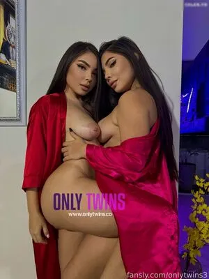 Only Twins Hillary Amp Lesly OnlyFans Leaked Free Thumbnail Picture - #lOq528Ebqu