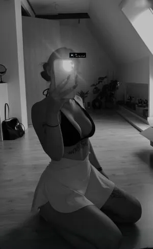 Onselina OnlyFans Leaked Free Thumbnail Picture - #rrfLhP93MA