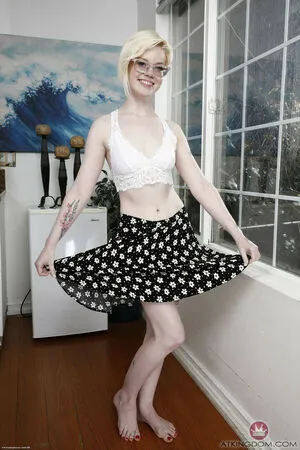 Pale Snow White OnlyFans Leaked Free Thumbnail Picture - #IvauSqKG7f