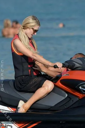 Paris Hilton OnlyFans Leaked Free Thumbnail Picture - #1AITLoMpnO