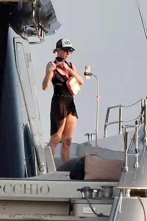 Paris Hilton OnlyFans Leaked Free Thumbnail Picture - #2f05MB2VJ2