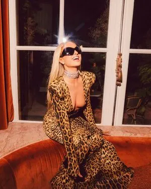 Paris Hilton OnlyFans Leaked Free Thumbnail Picture - #3mQjVj2Ayn