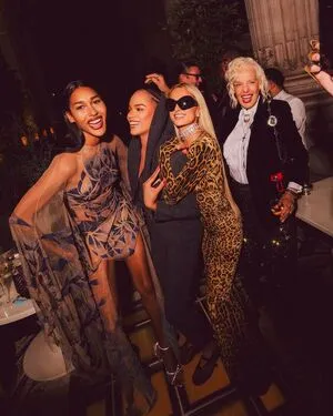 Paris Hilton OnlyFans Leaked Free Thumbnail Picture - #5emaEhuw2P