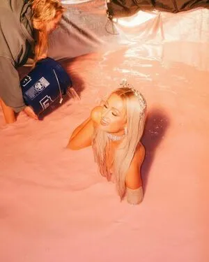 Paris Hilton OnlyFans Leaked Free Thumbnail Picture - #6CEO7QiCIs