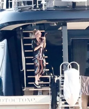 Paris Hilton OnlyFans Leaked Free Thumbnail Picture - #CHtweRORD1