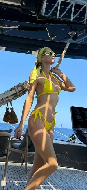 Paris Hilton OnlyFans Leaked Free Thumbnail Picture - #Ilw8xUhmjl