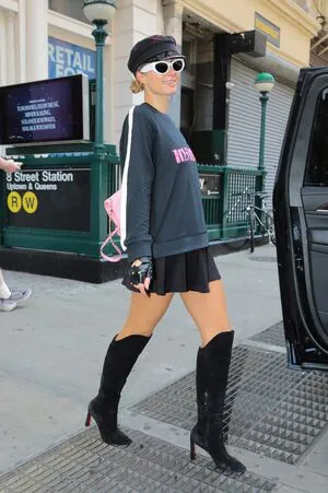 Paris Hilton OnlyFans Leaked Free Thumbnail Picture - #IzJIcX5o13