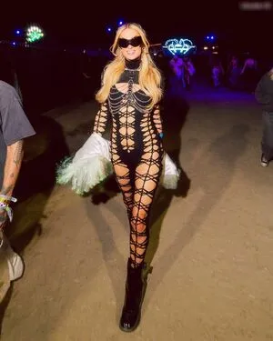 Paris Hilton OnlyFans Leaked Free Thumbnail Picture - #UCKm1b7eOd