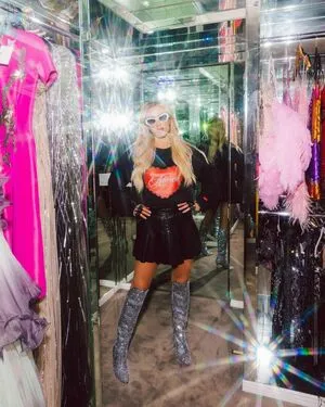 Paris Hilton OnlyFans Leaked Free Thumbnail Picture - #oskdAaJqe4