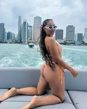 Parker Mckenna Posey OnlyFans Leaked Free Thumbnail Picture - #digEZQrIDG