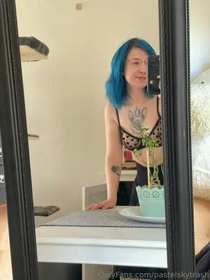 Pastelskytrash OnlyFans Leaked Free Thumbnail Picture - #SmYwrNeLeE