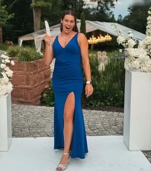 Paula On Hands OnlyFans Leaked Free Thumbnail Picture - #yM69ZMIISU