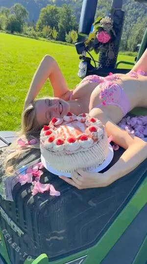 Paulas Landleben OnlyFans Leaked Free Thumbnail Picture - #6oWPtBjUF1