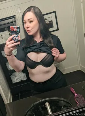 Peachbellini OnlyFans Leaked Free Thumbnail Picture - #c0URAmoXDA