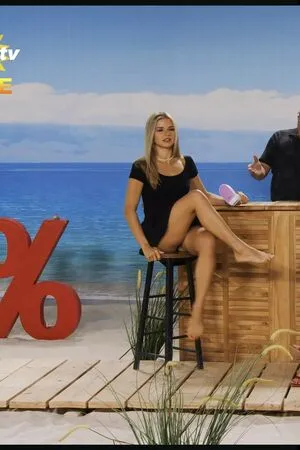 Pearl Tv Upskirt OnlyFans Leaked Free Thumbnail Picture - #LetXpWhRCs