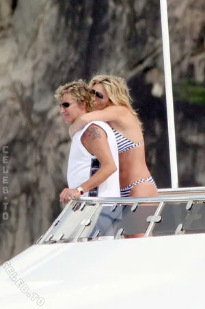 Penny Lancaster OnlyFans Leaked Free Thumbnail Picture - #NKDLeRr5G4