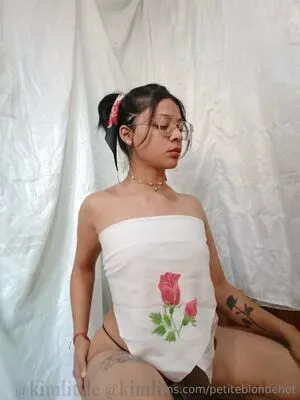 Petiteblondehot OnlyFans Leaked Free Thumbnail Picture - #4ikICuE45u
