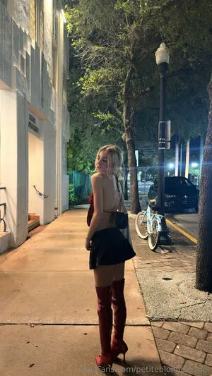 Petiteblondemodel OnlyFans Leaked Free Thumbnail Picture - #2D5aErdHA9