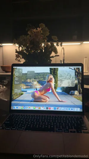 Petiteblondemodel OnlyFans Leaked Free Thumbnail Picture - #pWBKe6xEz1