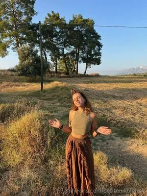 Petitenikolefree OnlyFans Leaked Free Thumbnail Picture - #5fGalv1RX1