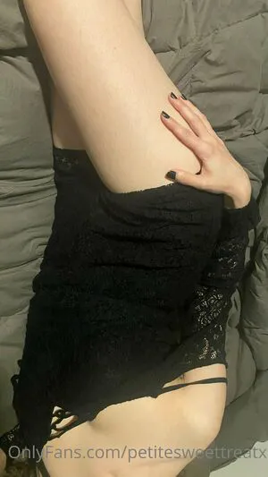 Petitesweettreatx OnlyFans Leaked Free Thumbnail Picture - #1EoFvTHiop