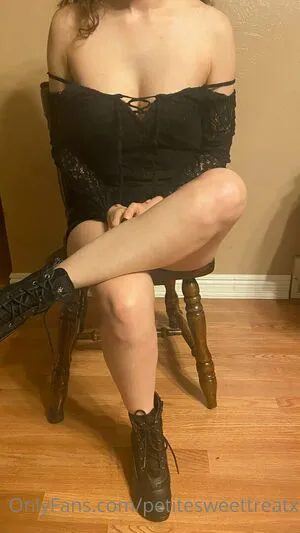 Petitesweettreatx OnlyFans Leaked Free Thumbnail Picture - #8EgMTkMLI3