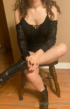 Petitesweettreatx OnlyFans Leaked Free Thumbnail Picture - #GaapOoin12