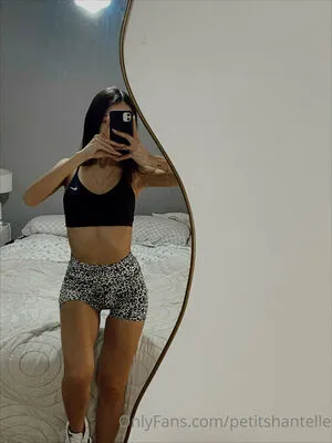 Petitshantelle OnlyFans Leaked Free Thumbnail Picture - #RCGcbbi045