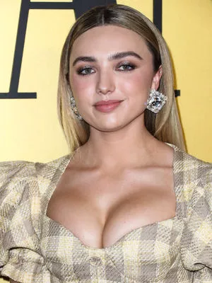 Peyton List OnlyFans Leaked Free Thumbnail Picture - #4GDLIyw0Iq