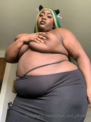 Phat Ass Phoebe OnlyFans Leaked Free Thumbnail Picture - #7lG4aC2ctD
